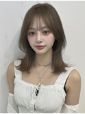 外はねロブ　韓国ヘア　顔周りレイヤー　グレージュカラー