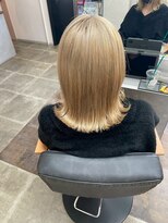 ビスクヘアデザイン(bisq hair design)&nbsp;ミルクティーベージュカラー　ケアブリーチカラー　ミディアム
