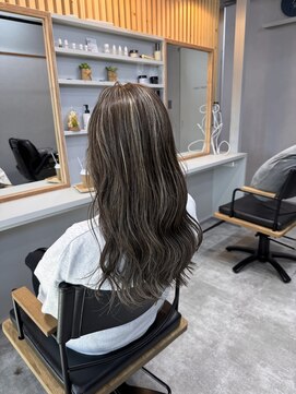 コロレ(COLORE) ハイライトカラーとレイヤーカット