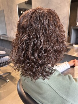 ユウシヘアー(Yushi Hair) スパイラルパーマ