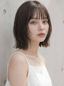 ヴェイン 渋谷(vain) 切りっぱなし ボブ シースルーバング 外ハネ グレージュ 艶髪