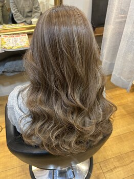 ヘア ラボ トアル(hair labo toaru)の写真/【働く女性に人気】職場で浮かない極細ハイライト◎白髪ぼかしにも◎大人の女性のための上品デザインカラー