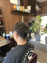アオイ(Aoi)&nbsp;清潔感のあるメンズ刈り上げスタイル