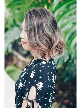 ソーホー ニューヨーク シズオカ(SOHO newyork SHIZUOKA) グレージュカラーのフェミニンカールミディ