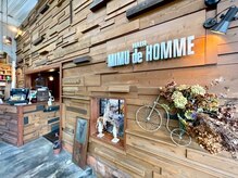 バンビ ミムデオム(BAMBI MIMU de HOMME)の雰囲気（天井が高くガラス張りで開放感がある店内です）