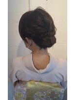 パリスパート2&nbsp;訪問着 サイド ツイスト シンプル シニヨン ヘアスタイル