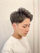 リバティシェアバーバー 銀座(LIBERTY SHARE BARBER) ツーブロック刈り上げアップバング　束感マッシュショート