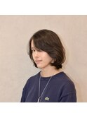 前上がりミディアムヘア