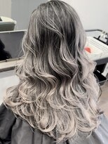 アンダーバーホワイト 広島 並木店(_WHITE)&nbsp;バレイヤージュ/シャドールーツ/ブリーチ/シルバー/グレージュ