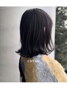 サーカス(circus) レイヤー/外ハネ/ベージュカラー