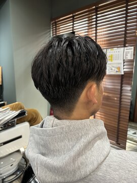 スタンドバーバー 柏(STAND BARBER) 刈り上げセンターパート/波巻きツイストスパイラル/柏
