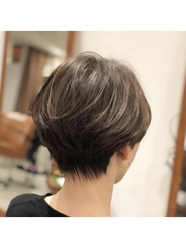 マウロア(MAULOA) 耳だしヘルシーレイヤーショート  ’’浅田 昌宏‘'