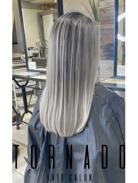 トルネード(TORNADO) 外国人風ハイライトバレイヤージュエアタッチホワイト T219