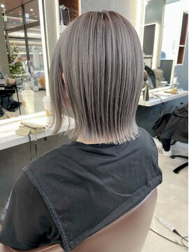 デザインサロンリア(design salon Lia) ホワイティシルバー