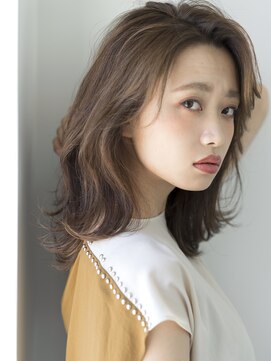 エミュ 表参道 青山(emu) くびれレイヤーで大人かわいいこなれミディ[美髪/ネビージュ]