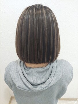 リー ルーチェ 布施(Lee Luce) ミルクティーベージュ×ハイライト【真栄田】