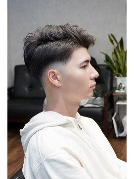 アトラ(attra) お客様ヘア【ロースキンフェードスタイル】