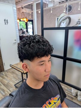 ティーズ バーバー T's BARBER ２ブロック+ナチュラルパーマ