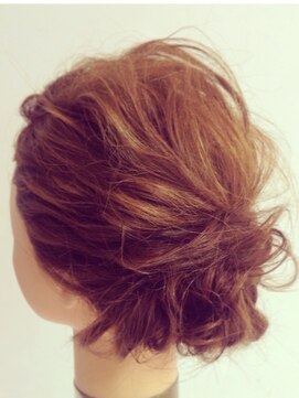 セブンフィズ(SEVEN fizz) ゆるふわシニヨン