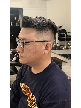 メリケンバーバーショップ フクオカ(MERICAN BARBERSHOP FUK) かき上げヘアショートレイアーくせ毛風パーマコンマヘア69
