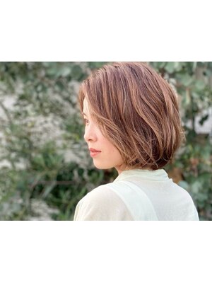 92％天然由来のヘアカラーで心地よく、艶やかに。あなたの髪と頭皮をいたわりながら、輝く髪へと導きます！