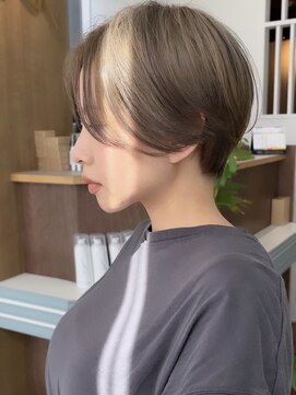 ビュー フクオカ(VIEW FUKUOKA) 美髪にオトナかわいいホワイトグレージュネビージュショートボブ