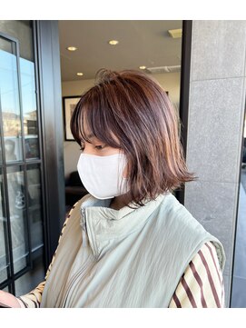 メゾン アヴァロ(Maison Avallo) ニュアンスカールの切りっぱなしボブ