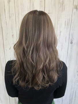 エモート(EMOTE) ロングレイヤー/アッシュベージュ