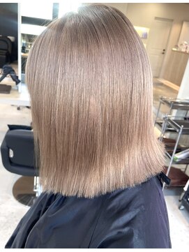 リア 近鉄八尾店(Lia) ミルクティーベージュ×切りっぱなしボブ