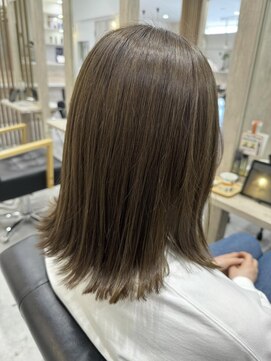 ヨロ(YoLo.) アッシュベージュカラー 担当永田