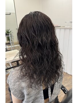 ヤイ(Yhai) パーマ