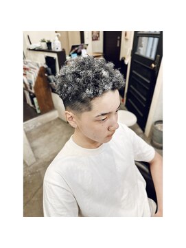 ナッツヘアー ホワイトメッシュ×針金パーマ