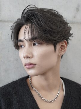 レタッチバイフィフス(RETOUCH by fifth) 原宿フェザーパーマ毛流れセンターパート大人色気ビジネスヘア