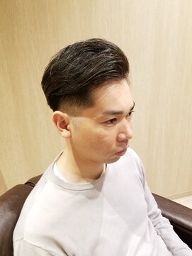 ライール ザ バーバー(Lair the barber) 外国人風黒髪フェードスタイル