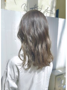 エヴリンアンドペイジ(Evelyn&paige) 柔らかベージュエアリーミディ