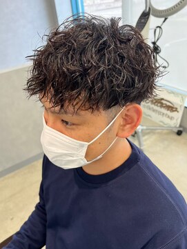 リット×ベリエ(Lit.×belier) ツイストスパイラルパーマ波巻きスパイラル刈り上げマッシュ