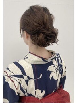 山野愛子美容室 浴衣ふわふわシニヨン