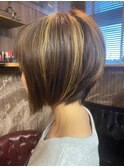 ハイライトMIX前下がりショートボブ