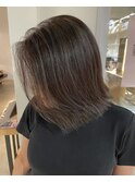 切りっぱなしボブとハイライトカラー