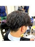 ツイストスパイラルパーマ爽やか黒髪ツーブロックスタイル
