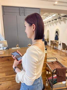 シロ(siro) 切りっぱなしボブ　ピンクカラー