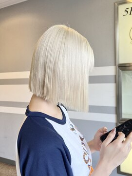 ヴィア 京都烏丸(Via) ボブ/切りっぱなしボブ/ハイトーン/ホワイトブロンド