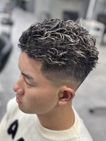 オーバルバイアピッシュ(OVARL by apish)&nbsp;極道パーマ/フェードカット/テーパーフェード