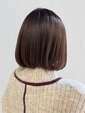 ロカ バイ ティアトロ ヘア サロン(ROCA by teatro hair salon) ブラウンベージュ 丸みボブ 髪質改善トリートメント 30代 20代
