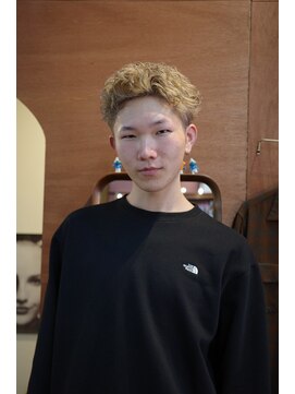エディ(Edy) メンズパーマケアブリーチブロンド刈り上げスパイキーショート