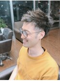 ネコ型ロボットに助けられてる人