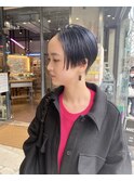 ブルーブラック 前下がりハンサムショート