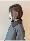 大胆インナーカラーとまとまるボブ
