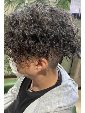 マドゥーズ ヘアショップ(Madoo's hair shop) ツーブロックツイストスパイラル