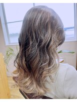 ホットドッグ(Hot Dog) 美髪/ホワイトグレージュ/ネビージュ/大人かわいい/こなれミディ